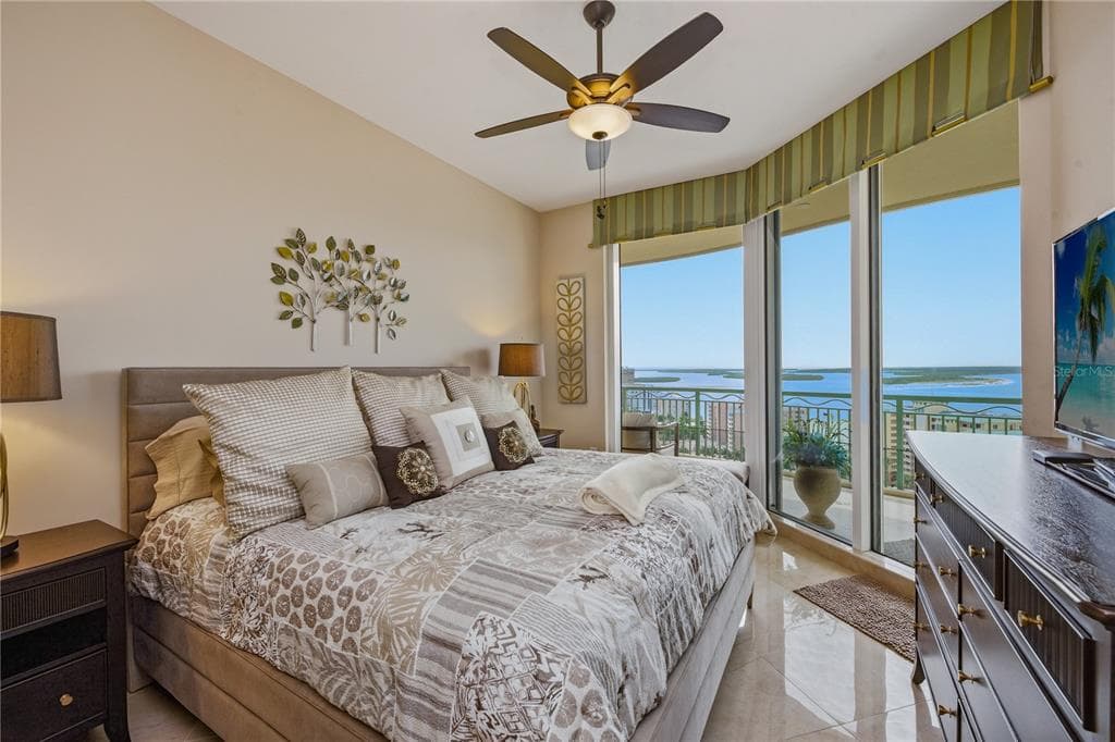 940 CAPE MARCO DRIVE 1905 photo 24