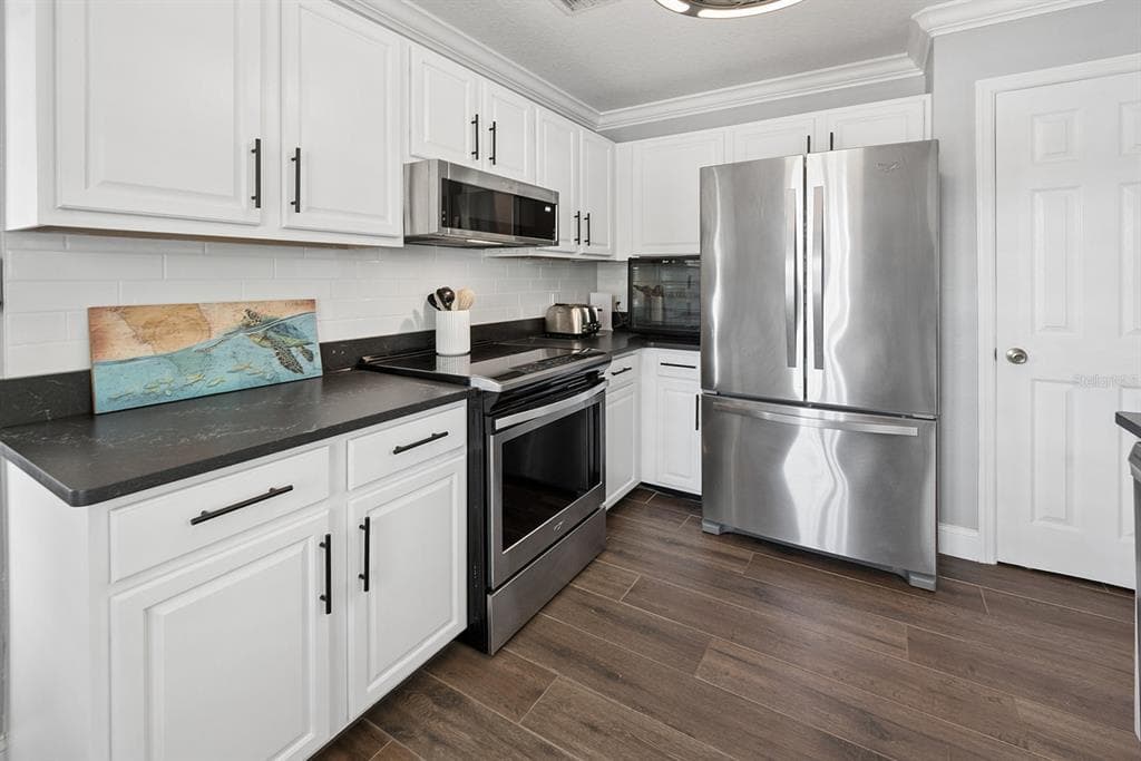 8213 RIVERVIEW ROAD photo 16