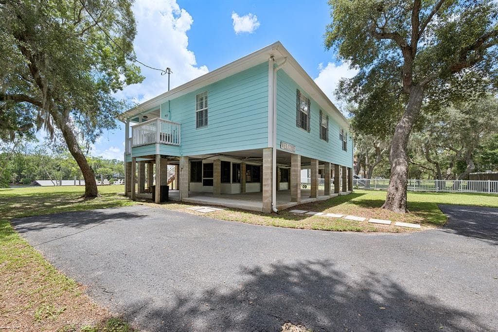 8213 RIVERVIEW ROAD photo 9