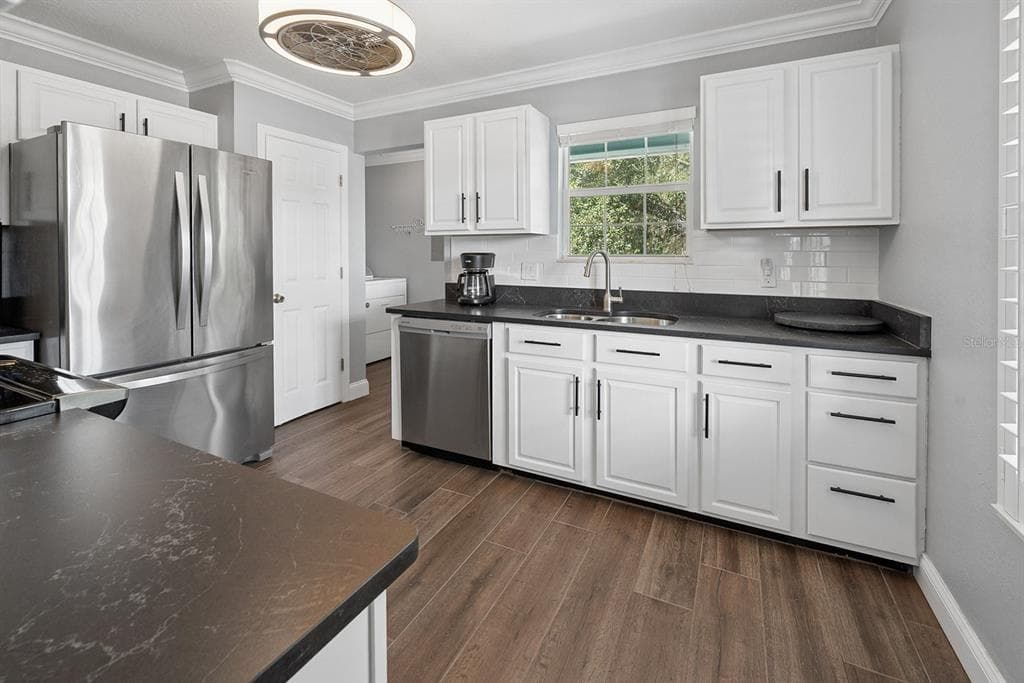 8213 RIVERVIEW ROAD photo 15