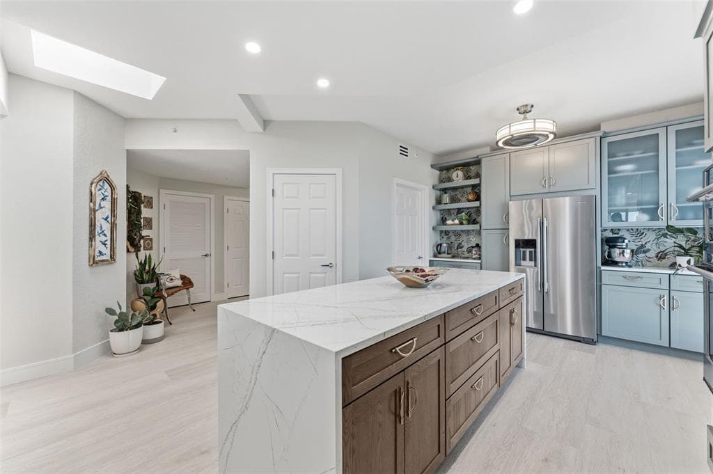 2 15TH AVENUE 401 photo 10