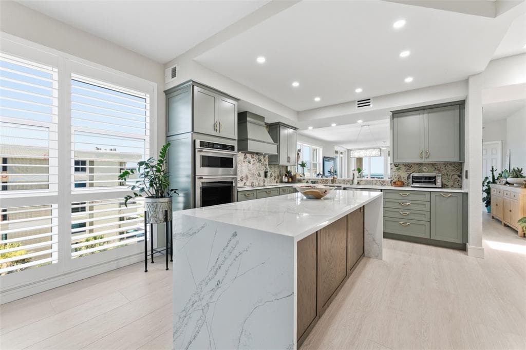 2 15TH AVENUE 401 photo 11