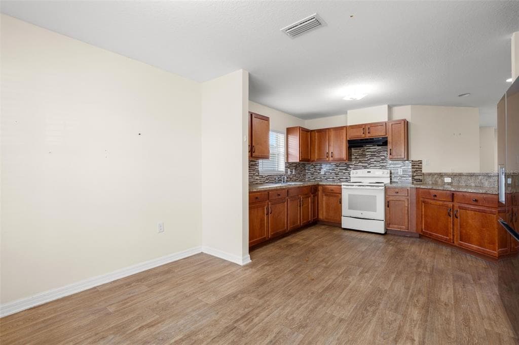 1550 BLOSSOM BAYOU CIRCLE photo 3