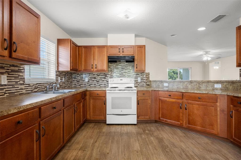 1550 BLOSSOM BAYOU CIRCLE photo 5