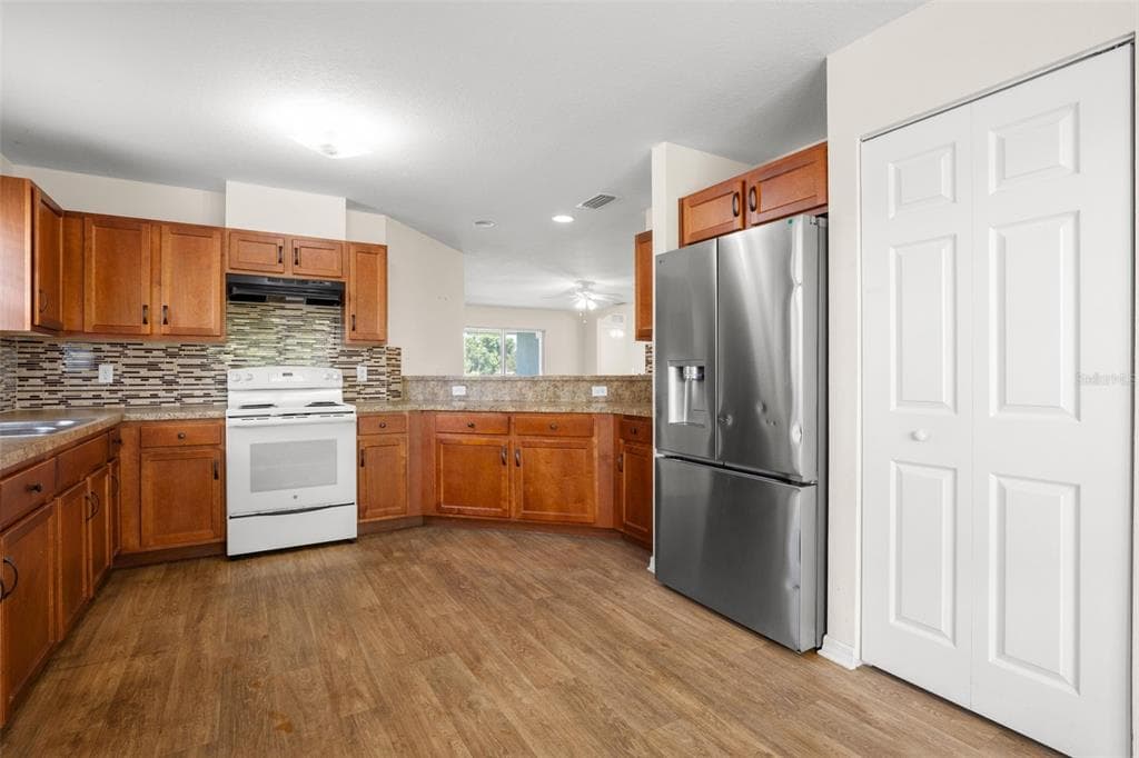 1550 BLOSSOM BAYOU CIRCLE photo 4