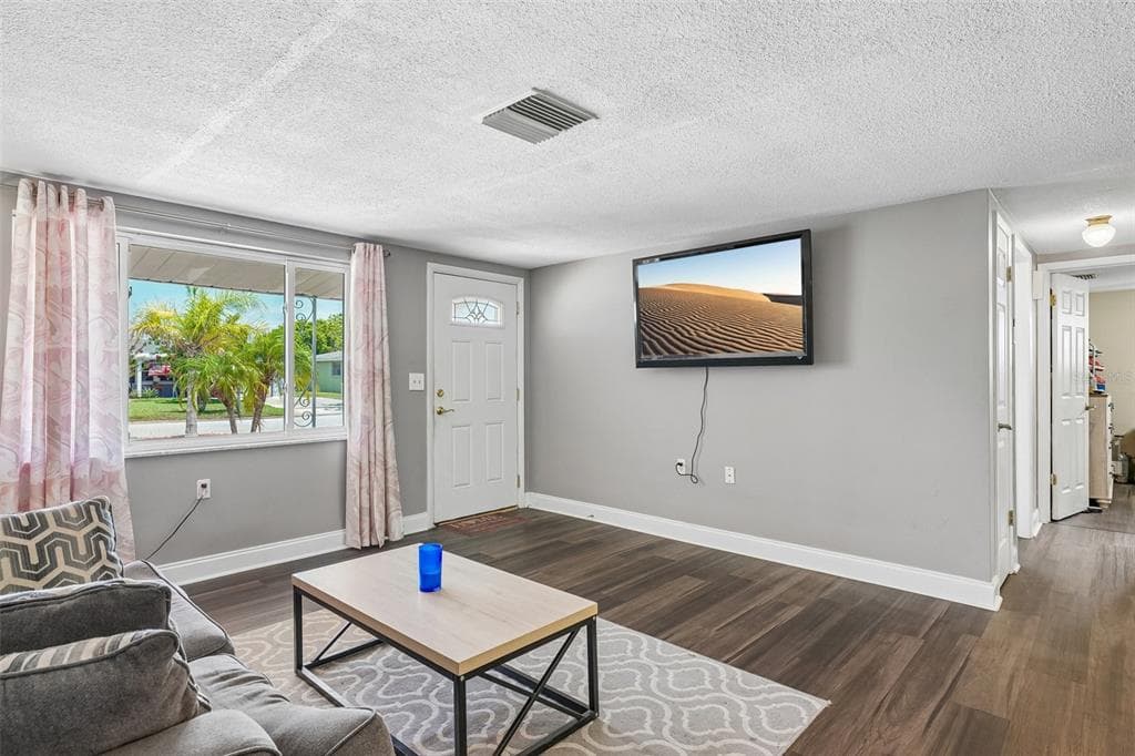 1133 GRAND BOULEVARD photo 2