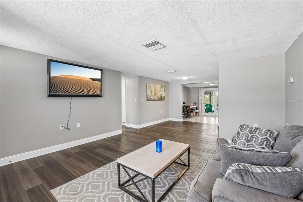 1133 GRAND BOULEVARD photo 3