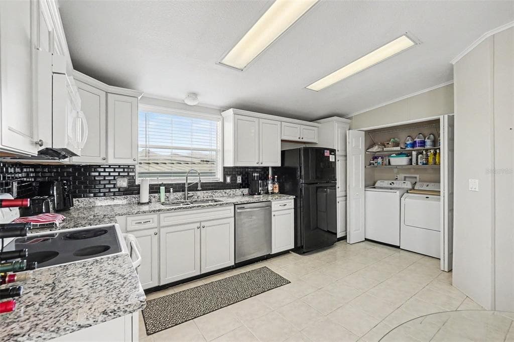 226 BIMINI DRIVE photo 3