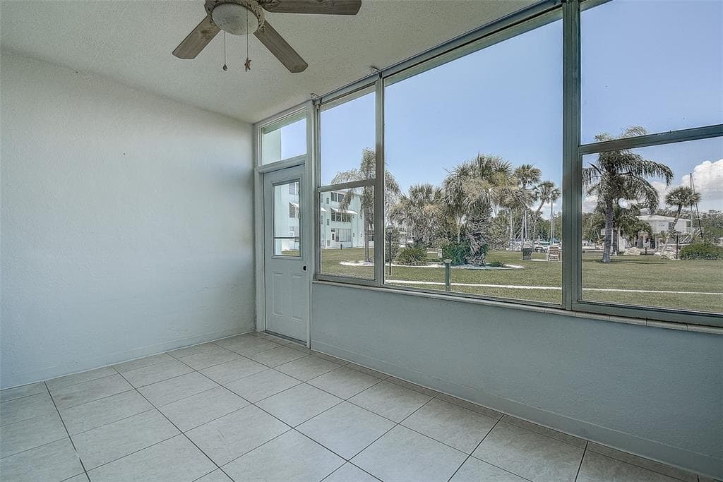 1819 SHORE DRIVE S 110 photo 20