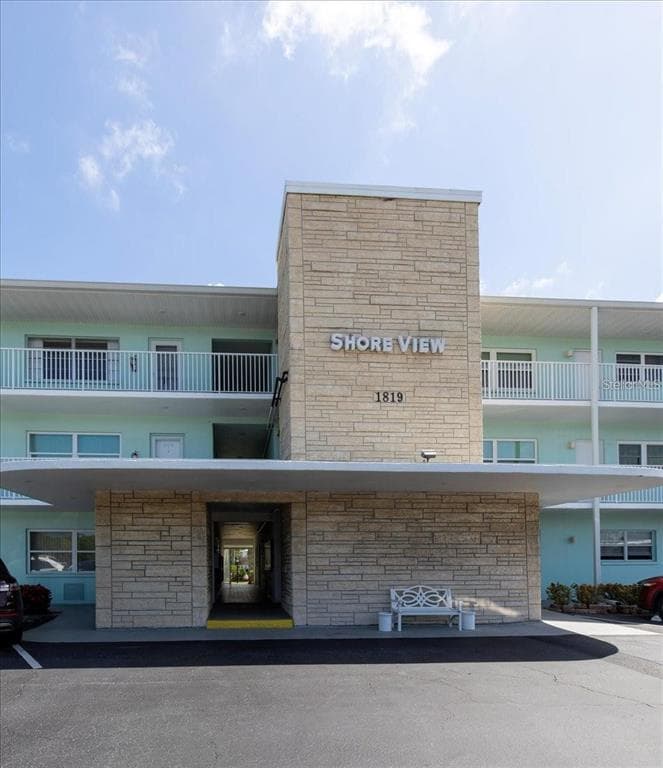 1819 SHORE DRIVE S 110 photo 9