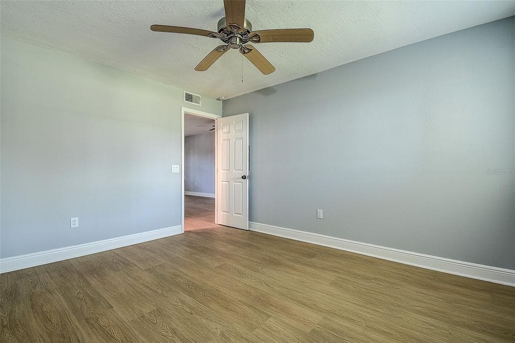 1819 SHORE DRIVE S 110 photo 24