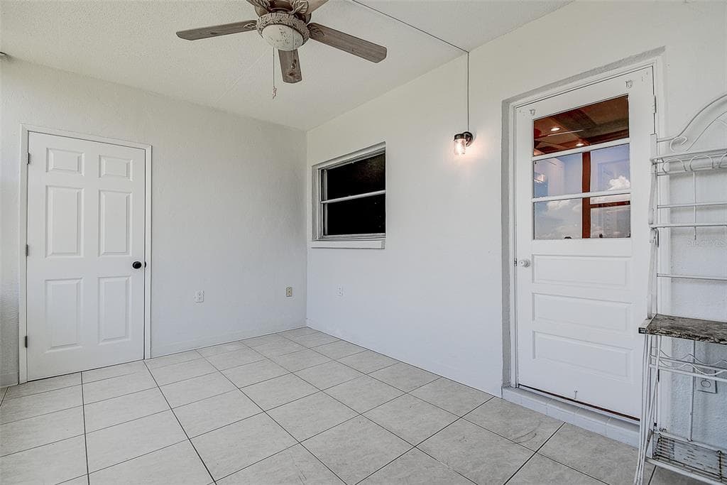 1819 SHORE DRIVE S 110 photo 21