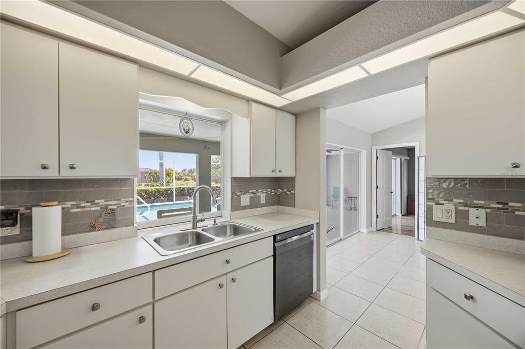 15608 MELPORT CIRCLE photo 9
