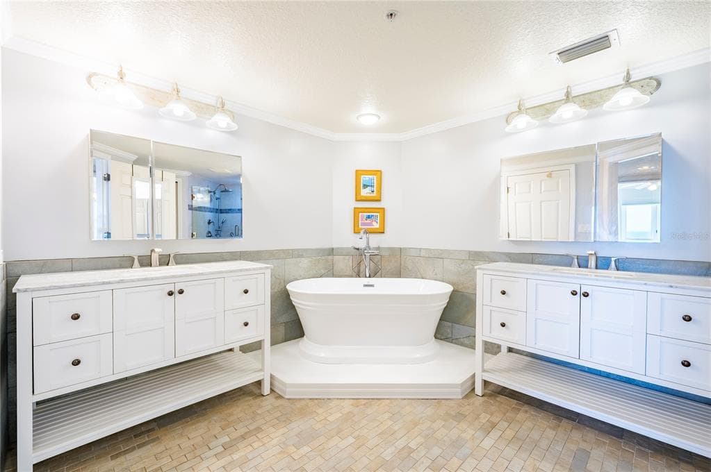 16750 GULF BOULEVARD 311 photo 23