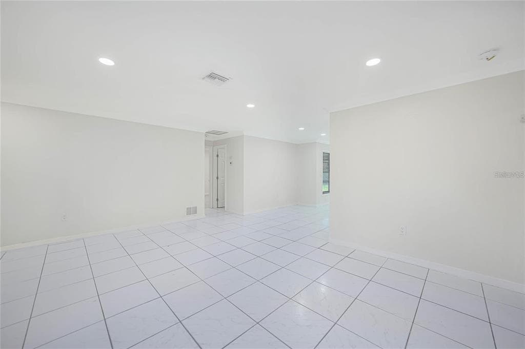 351 & 359 KINDRED BOULEVARD photo 4