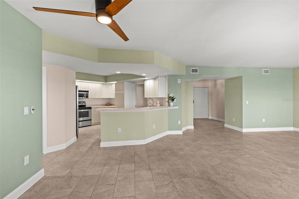 670 ISLAND WAY 800 photo 22