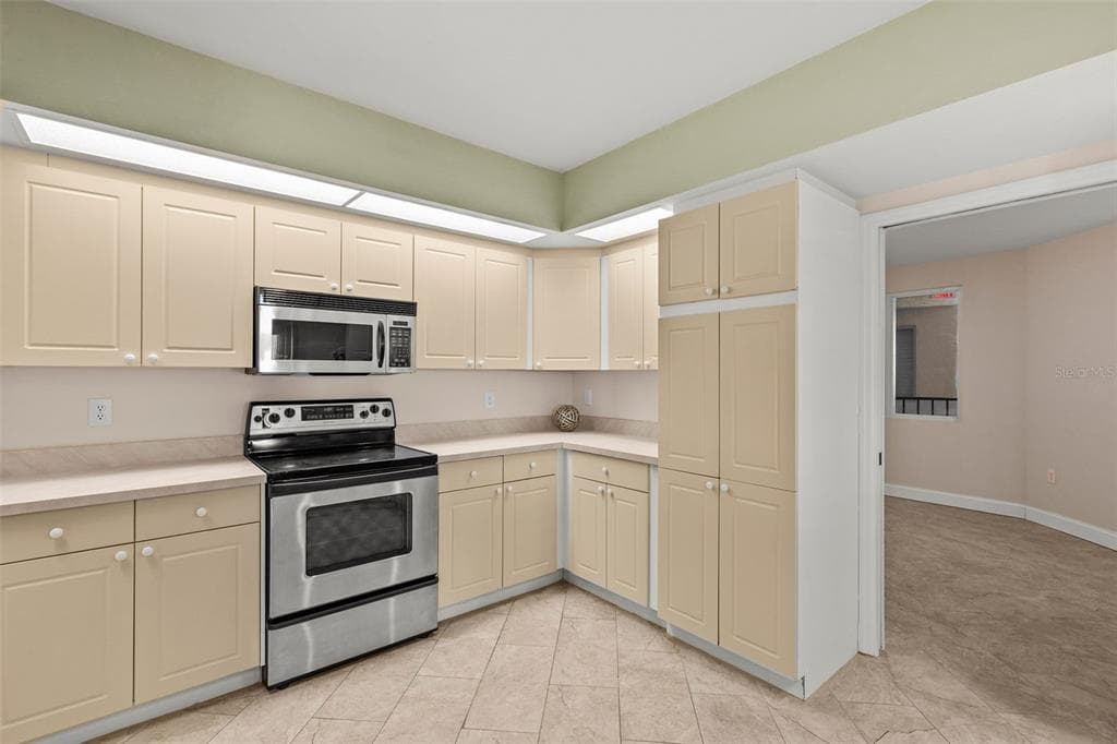 670 ISLAND WAY 800 photo 20