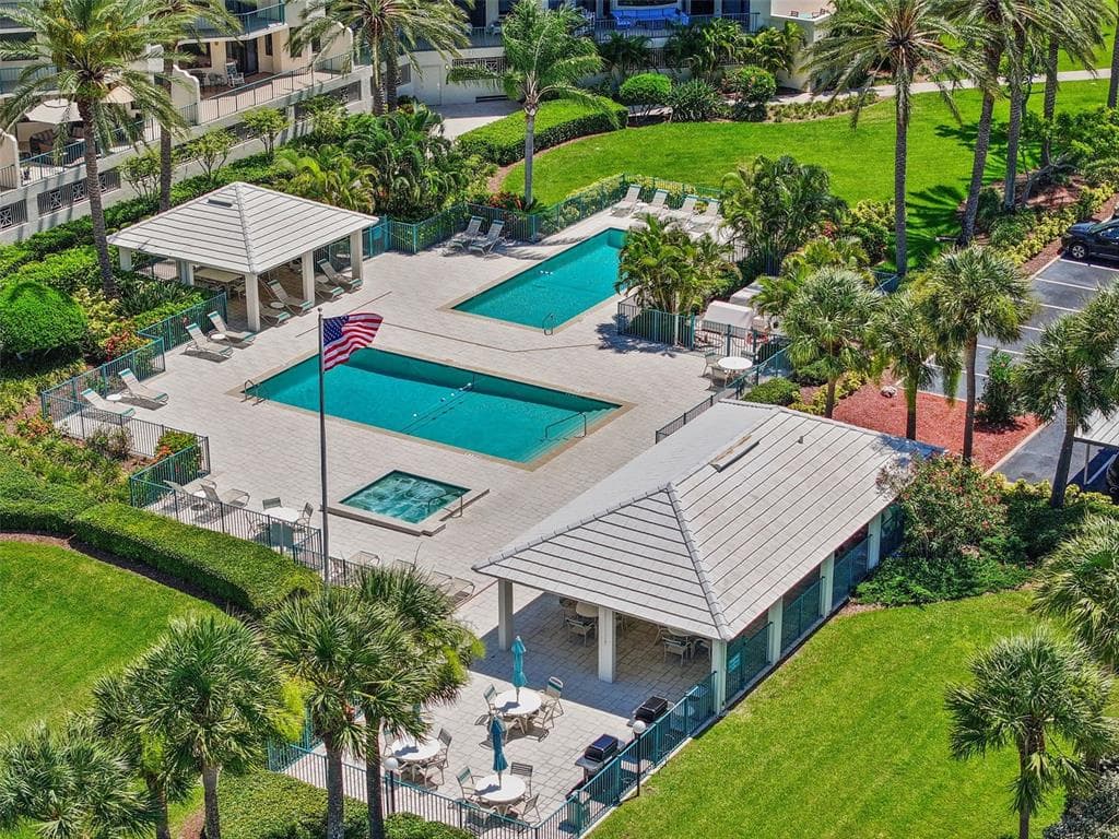 670 ISLAND WAY 800 photo 15
