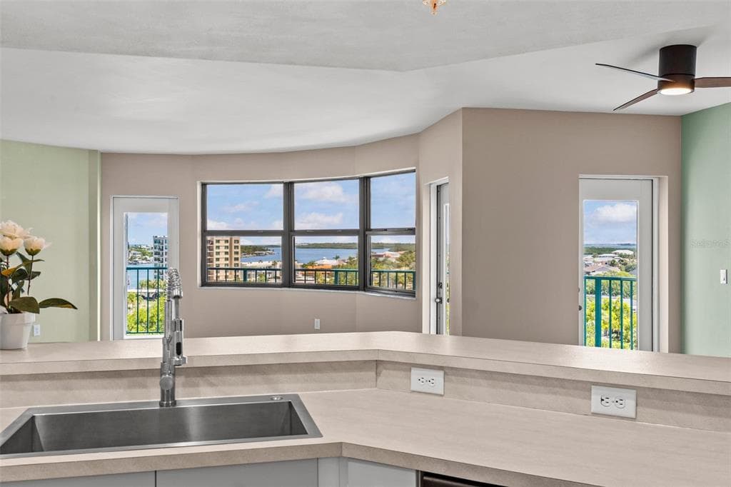 670 ISLAND WAY 800 photo 8