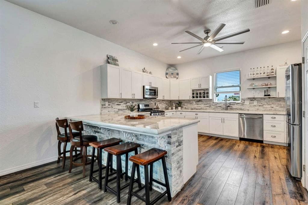 217 22ND STREET COURT NE photo 4