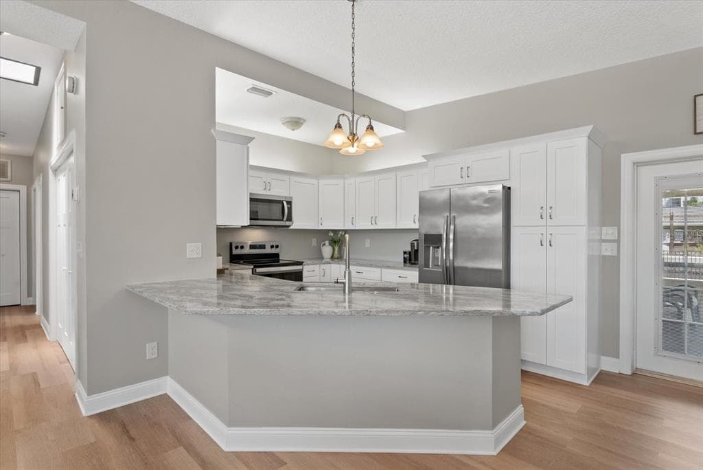 512 PALM AVENUE photo 11