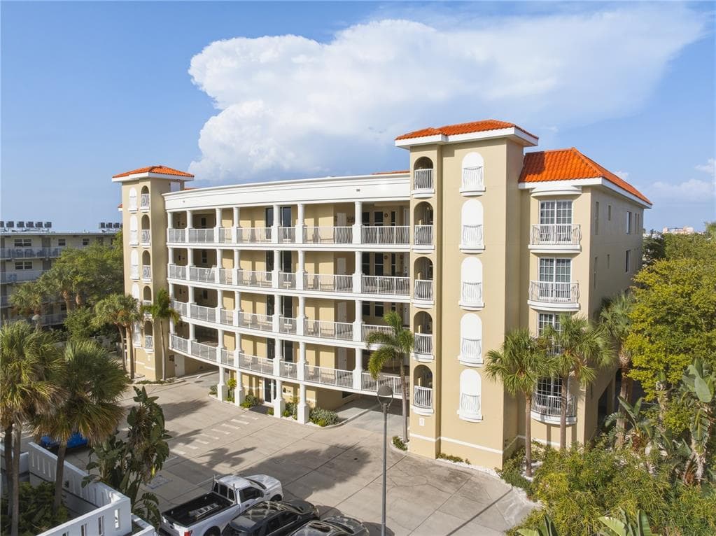 3805 GULF BOULEVARD 203 photo 2