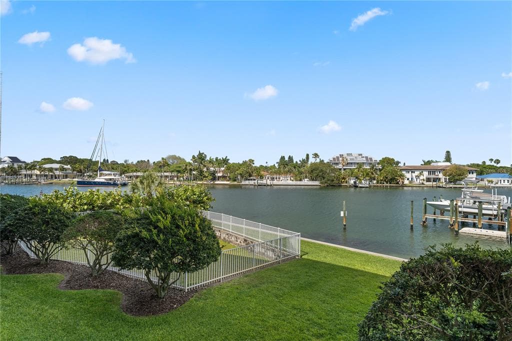 3805 GULF BOULEVARD 203 photo 16