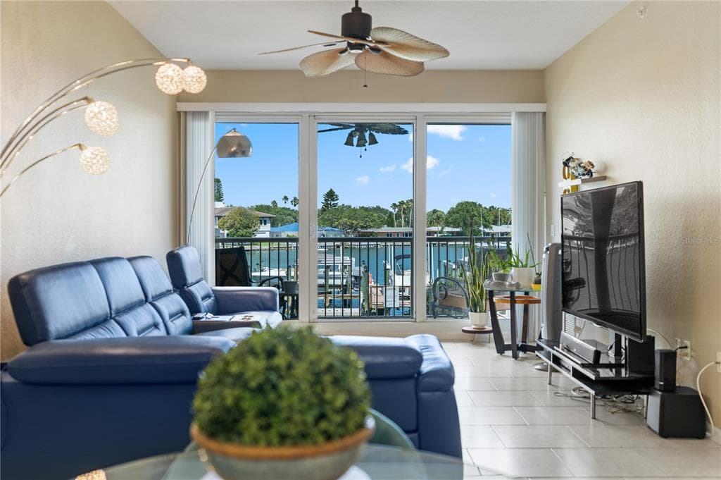 3805 GULF BOULEVARD 203 photo 10