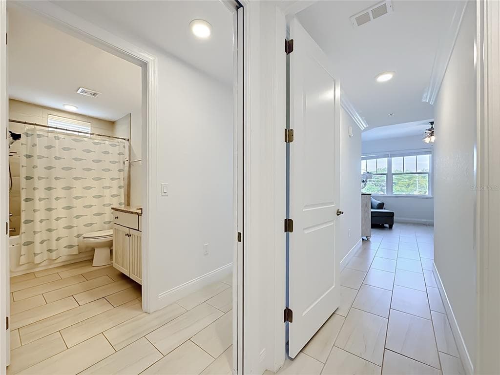 3 RIVERWALK DRIVE 301 photo 19