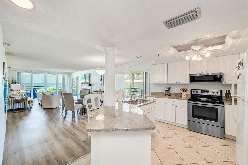 420 GULF BOULEVARD 101 photo 5