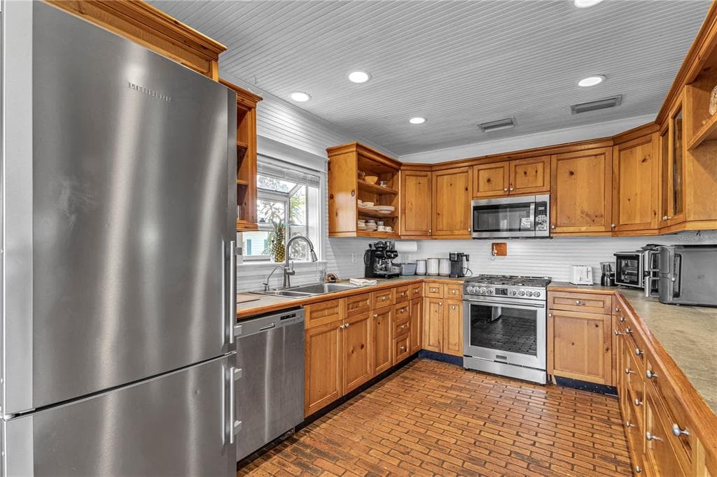 55342 CLAIRE STREET photo 20