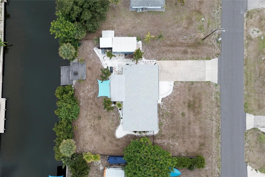 832 E 4TH STREET photo 22