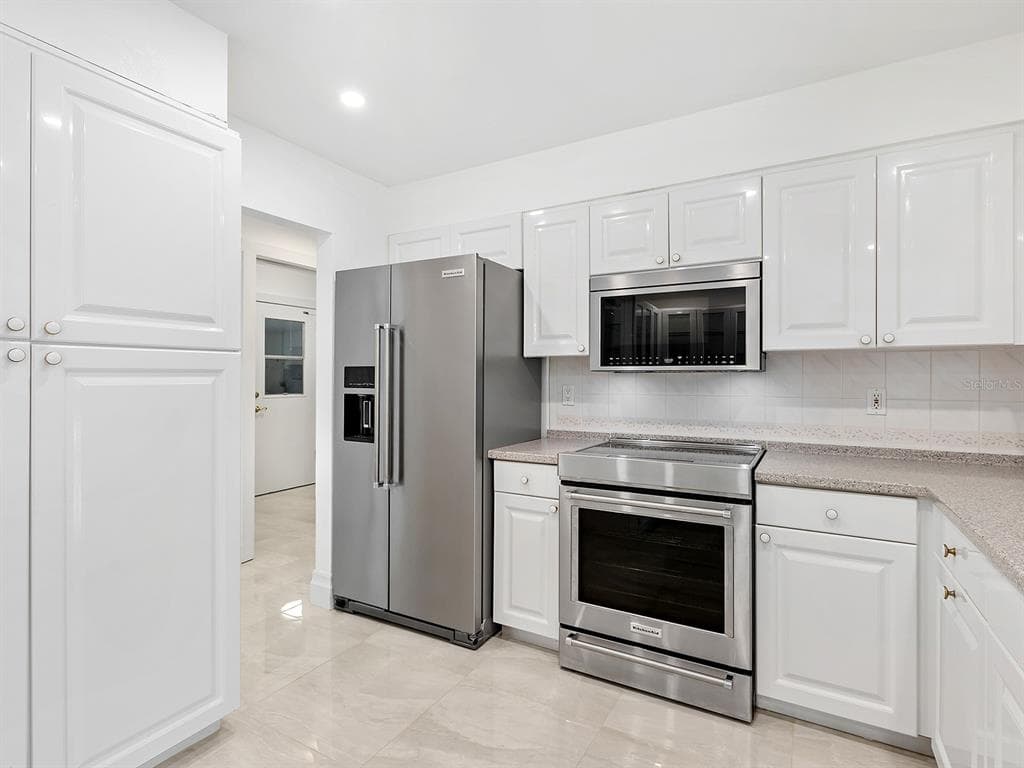396 BAYSHORE DRIVE photo 13