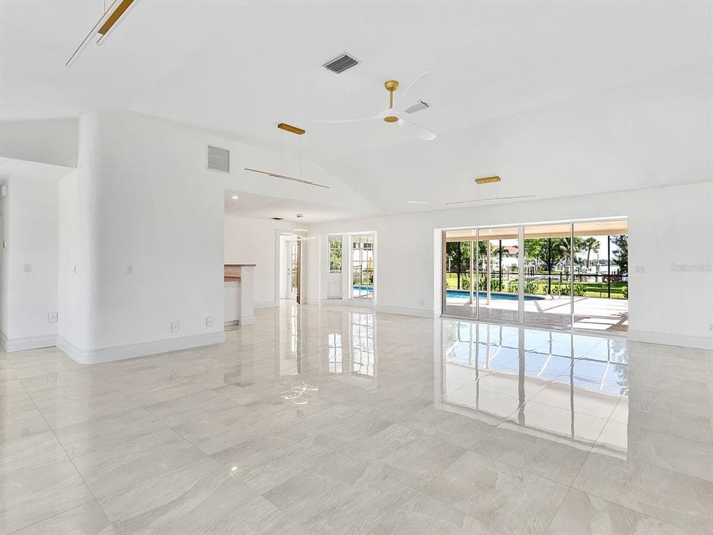396 BAYSHORE DRIVE photo 10