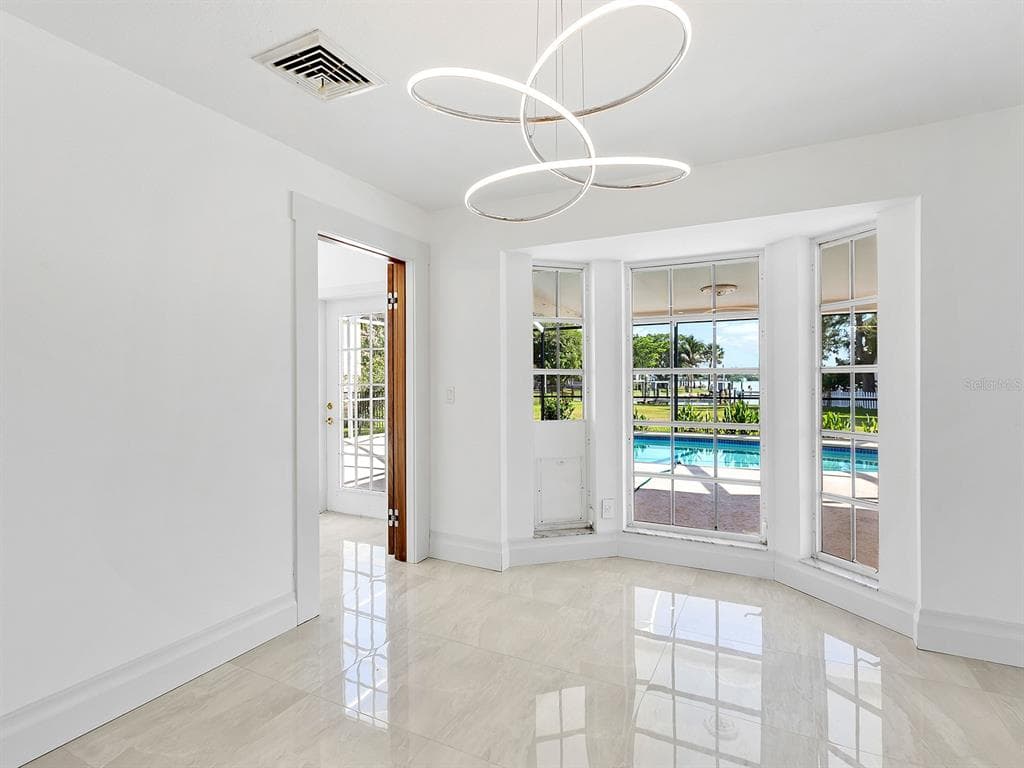 396 BAYSHORE DRIVE photo 11