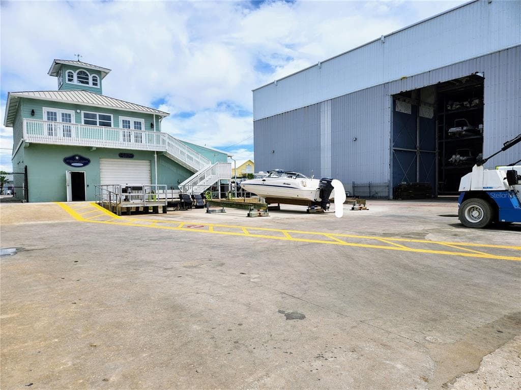 100 CIRCUIT ROAD N12 photo 2