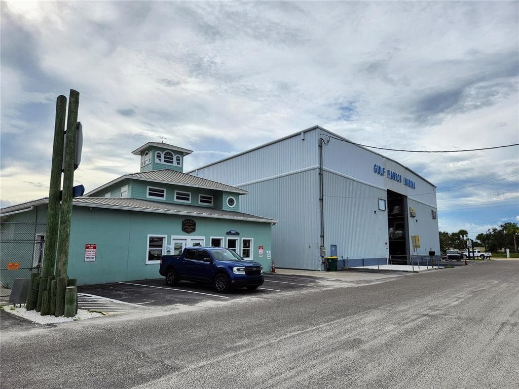 100 CIRCUIT ROAD N12 photo 1