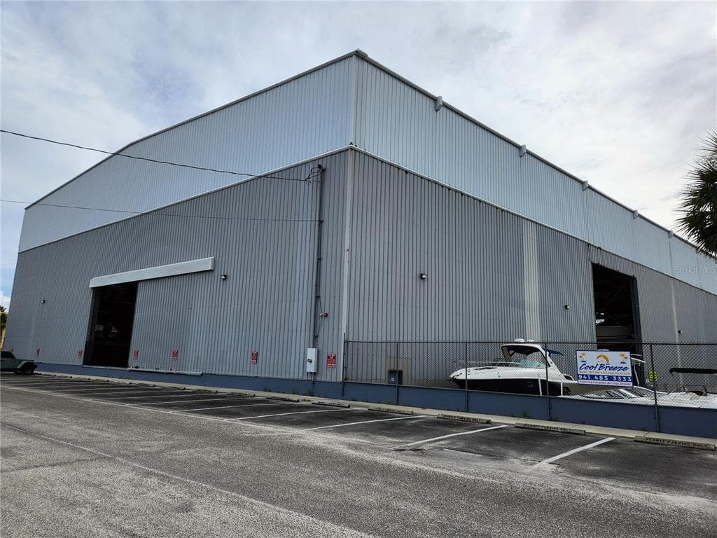 100 CIRCUIT ROAD N12 photo 24
