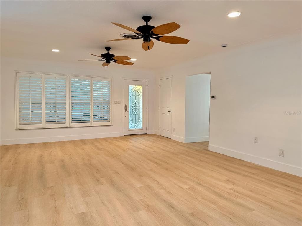 902 OAKWOOD DRIVE photo 7