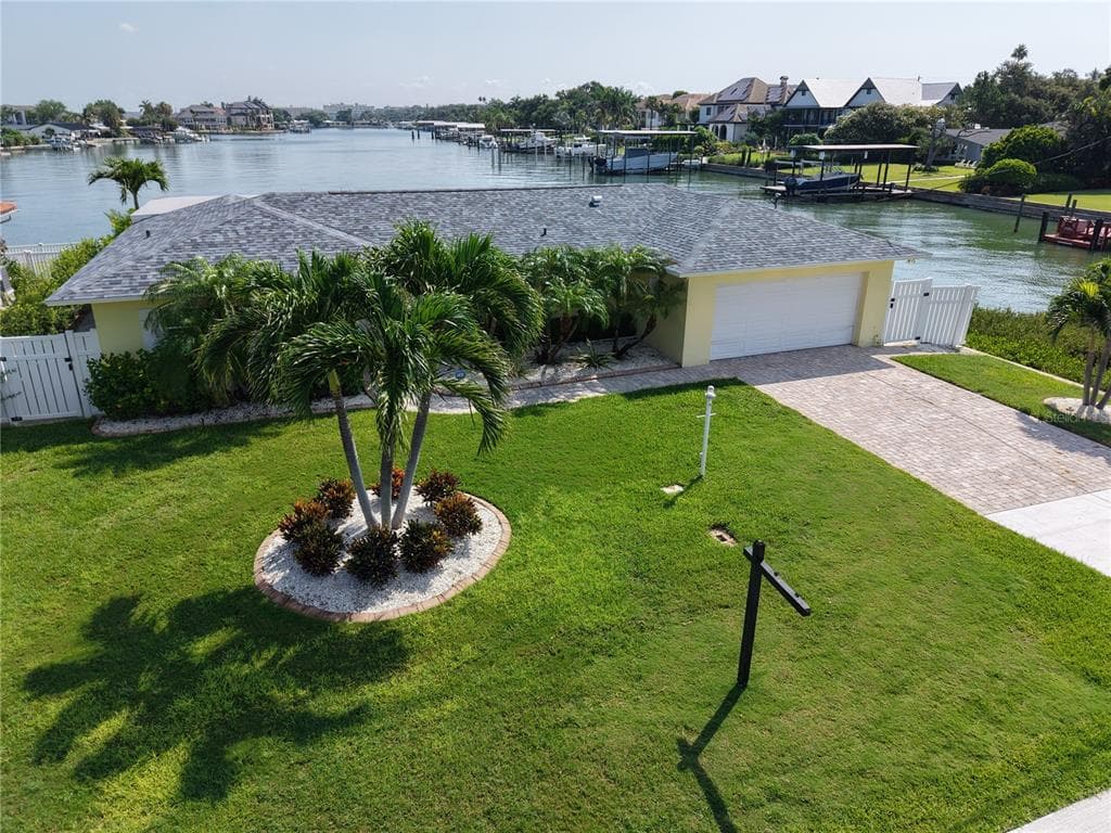902 OAKWOOD DRIVE photo 3