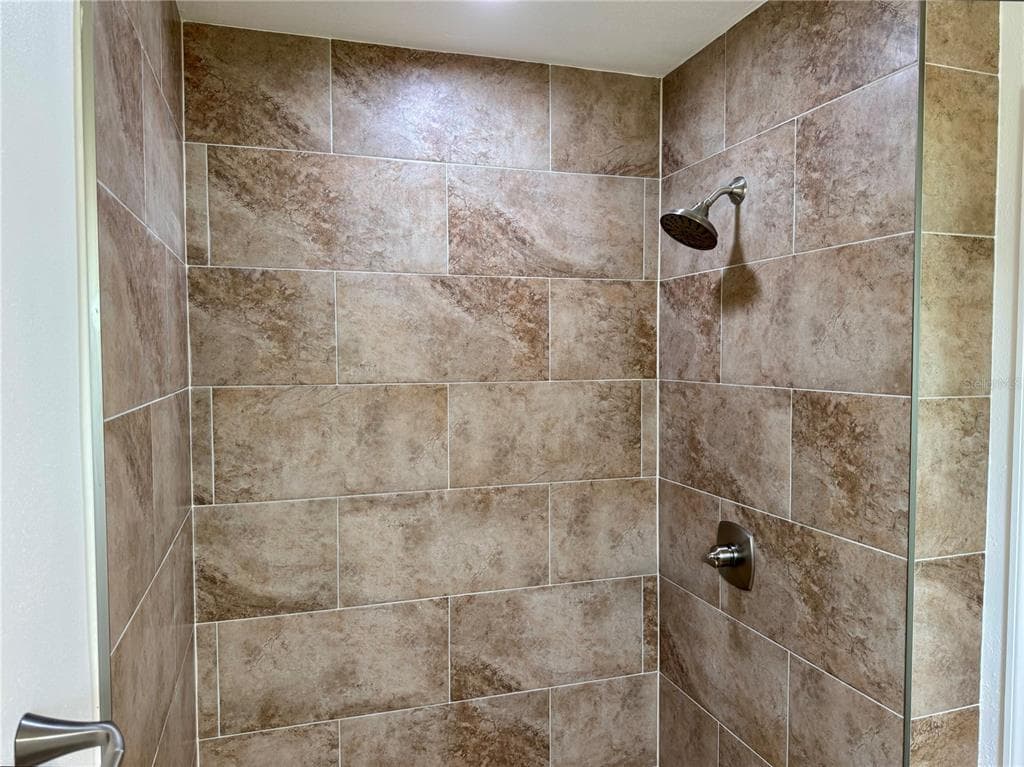 902 OAKWOOD DRIVE photo 14