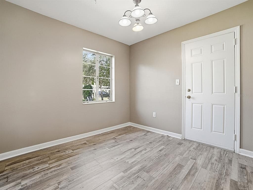 404 LOUIS STREET photo 6