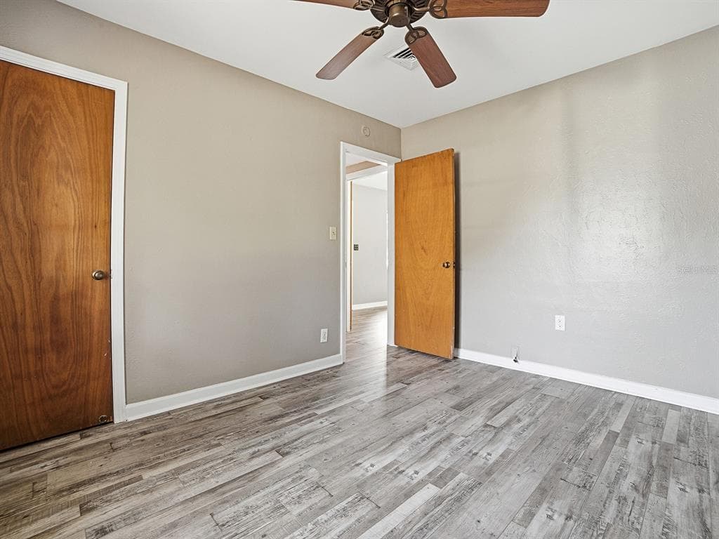 404 LOUIS STREET photo 17