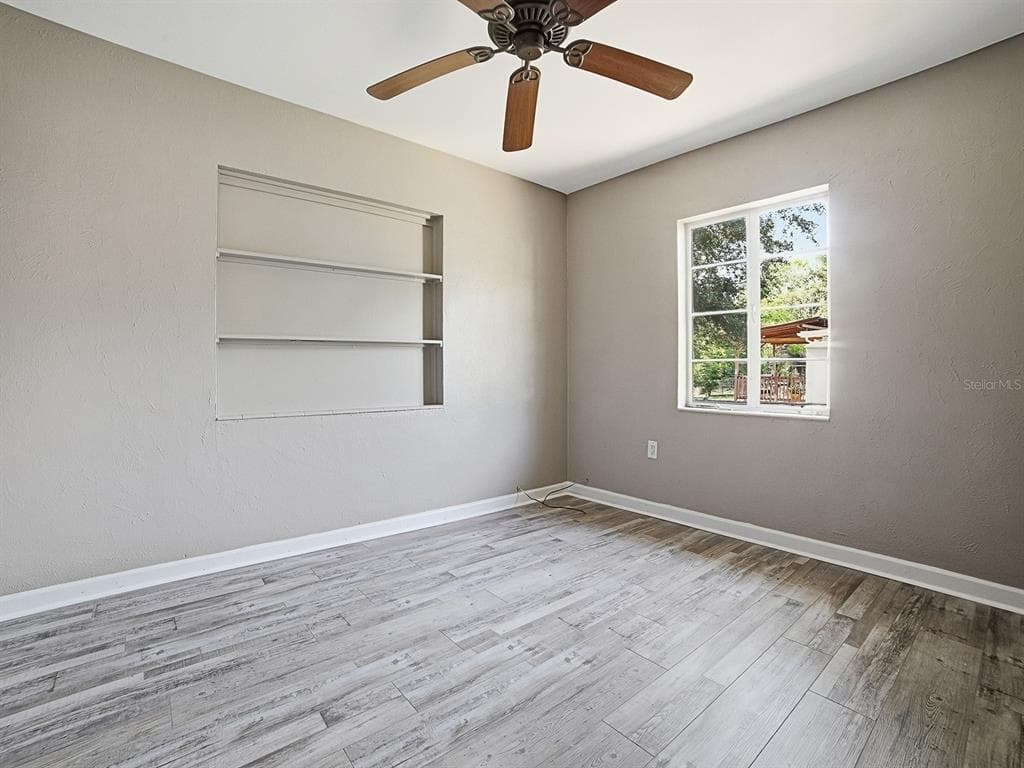 404 LOUIS STREET photo 16