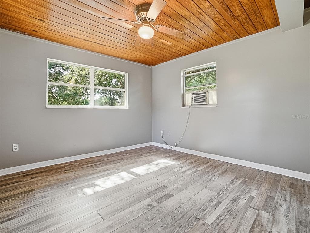 404 LOUIS STREET photo 22