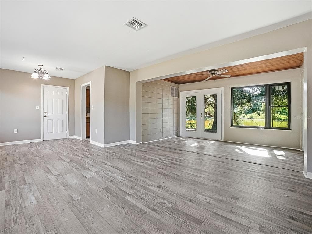 404 LOUIS STREET 5