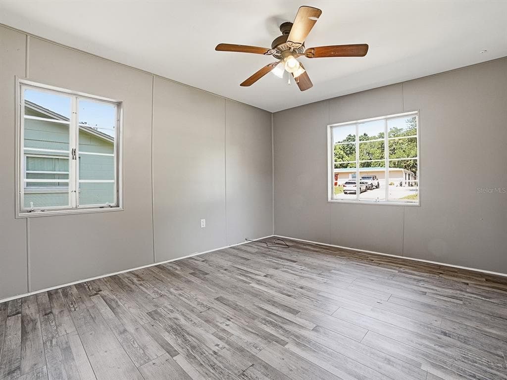 404 LOUIS STREET photo 20