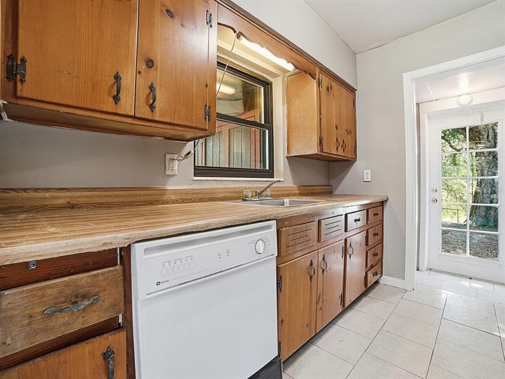 404 LOUIS STREET photo 9
