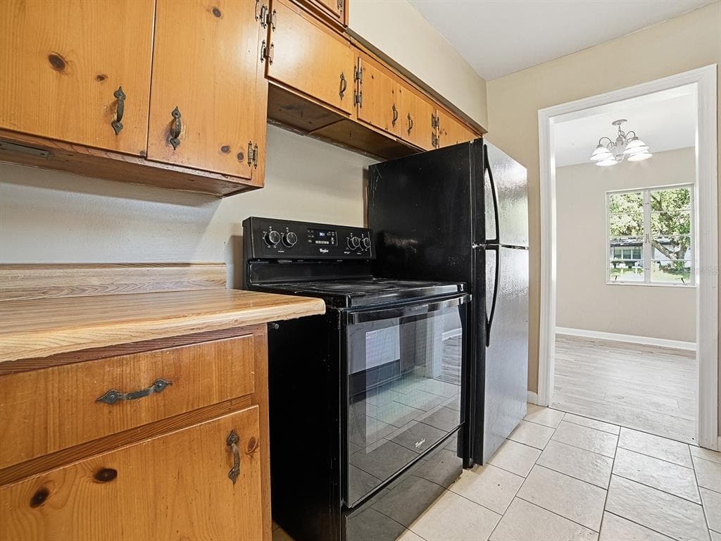 404 LOUIS STREET photo 10