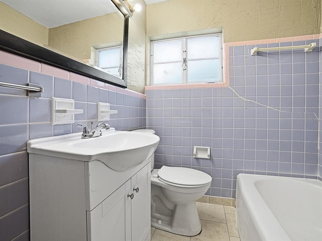 404 LOUIS STREET photo 18